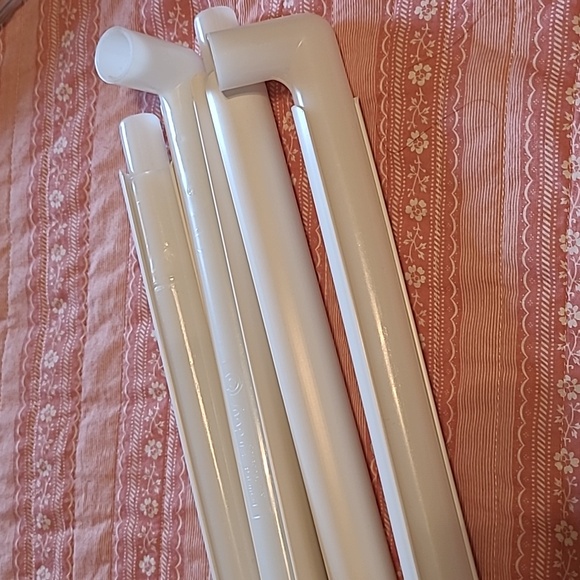 New never used 4 pc Q Snap 17" x 17" square quilting frame - Picture 2 of 5